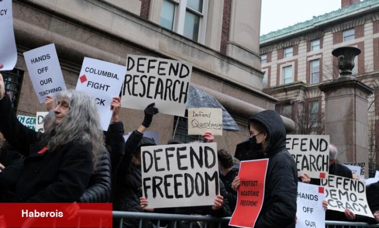 Trump yetkilileri üniversite imtiyazlarını dolu olarak Columbia fakültesi protestoları - Haberois Trump yetkilileri üniversite imtiyazlarını dolu olarak Columbia fakültesi protestoları