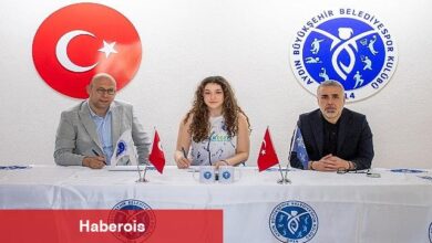 Azra Kaya Profesyonel Sözleşme İmzaladı
