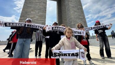 Beşiktaş taraftarları Çanakkale Şehitler Abidesi'ni ziyaret etti