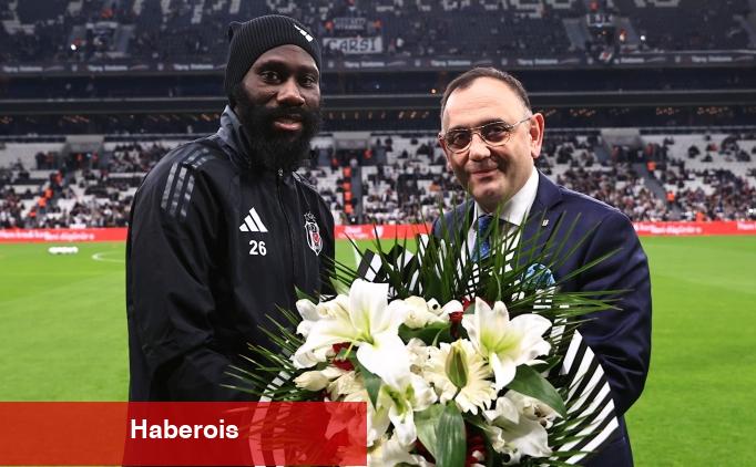 Beşiktaş'tan Arthur Masuaku'ya plaket - Haberois Beşiktaş'tan Arthur Masuaku'ya plaket