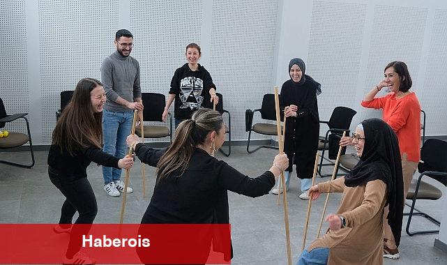 Büyükşehir'den sanat ve hayatı buluşturan atölye - Haberois Büyükşehir'den sanat ve hayatı buluşturan atölye