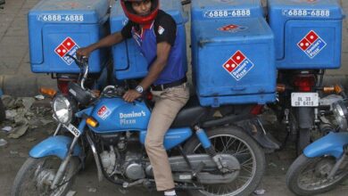 Domino’s, gönderim ve bedel teşebbüslerini genişletirken tarife tesirinin hudutlu olduğunu görüyor