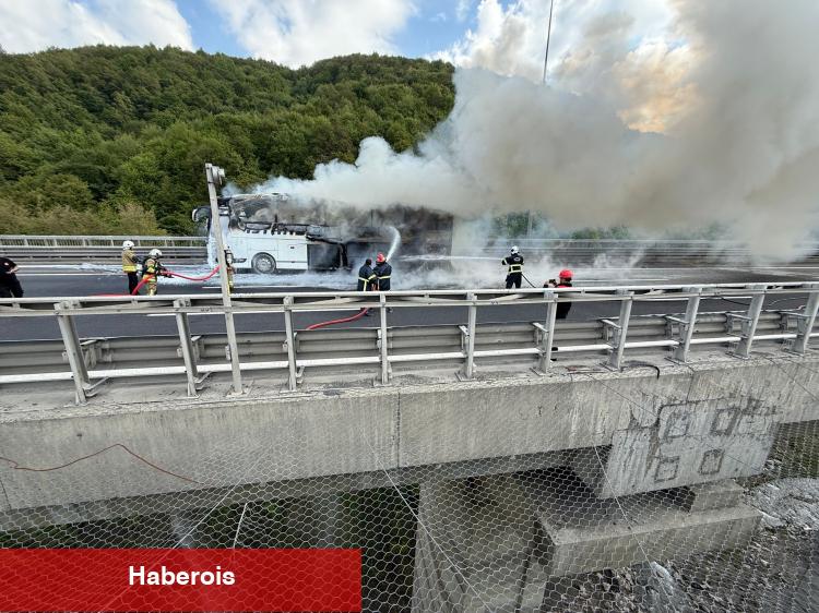 Düzce'de otobüs yandı