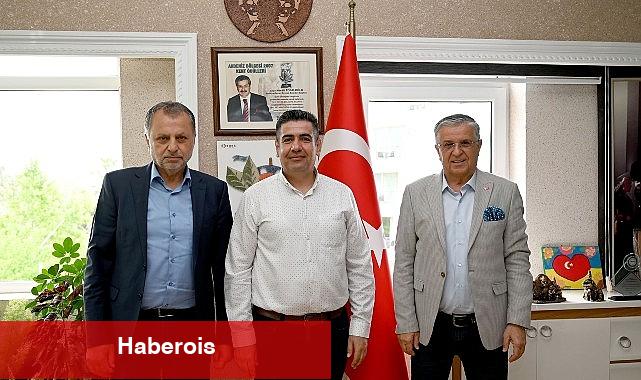Emekli olan personelden veda ziyareti - Haberois Emekli olan personelden veda ziyareti