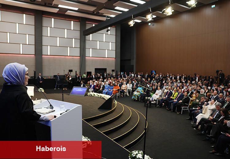 Emine Erdoğan'dan barış daveti: Çocukların sevinçten öbür his tatmadığı bir dünya diliyorum