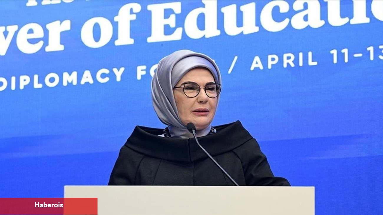 Emine Erdoğan'dan barış daveti: Çocukların sevinçten öbür his tatmadığı bir dünya diliyorum