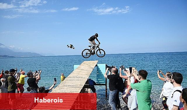 Gökyüzünden denize pedal çevirdiler