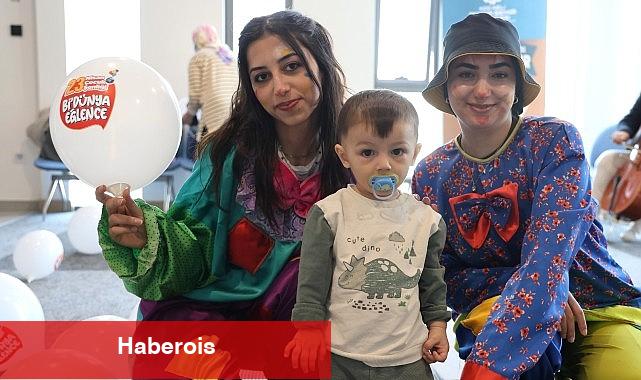 Hastanedeki çocuklara 23 Nisan sürprizi - Haberois Hastanedeki çocuklara 23 Nisan sürprizi