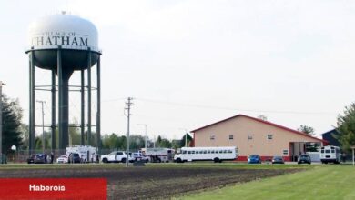 Illinois Town, arabanın bina yoluyla çarptıktan sonra 4 genci öldürdükten sonra yas tutuyor