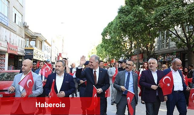 İnegöl'de 23 Nisan coşkusu sokaklara taştı - Haberois İnegöl'de 23 Nisan coşkusu sokaklara taştı