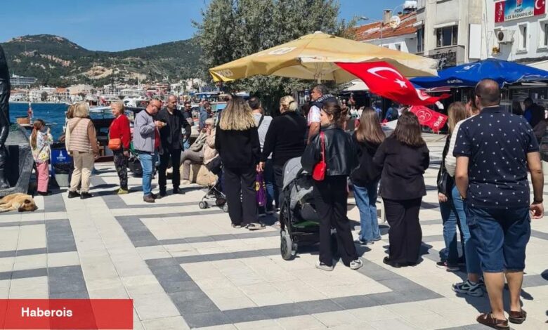 İzmir Foça'da Başbuğ Türkeş'e lokma hayrı - Haberois İzmir Foça'da Başbuğ Türkeş'e lokma hayrı