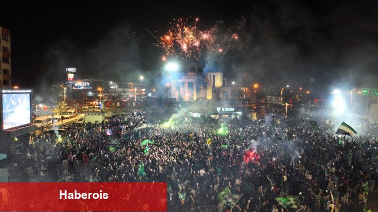 İzmit Kent Meydanı’nda tarihi kutlama