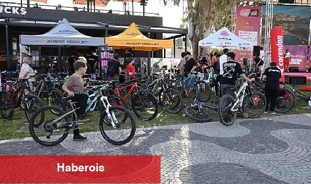 Kemer'de bisiklet turu ardından mini konser - Haberois Kemer'de bisiklet turu ardından mini konser