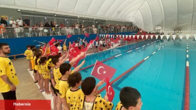 Kocaeli İzmit'te 23 Nisan’a özel yüzme yarışı