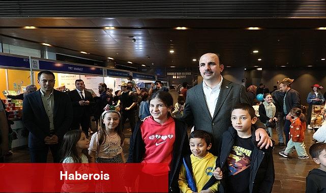 Lider Altay Çocuk Kitap Günleri'nin Son Gününde Çocukların Coşkusuna Ortak Oldu - Haberois Lider Altay Çocuk Kitap Günleri'nin Son Gününde Çocukların Coşkusuna Ortak Oldu
