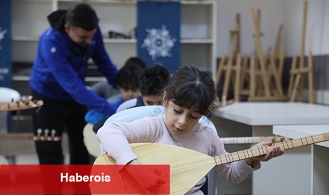 Lider Çerçioğlu'nun Aktiflikleri ile Aydınlı Çocukları Türk Halk Müziğinin Eşsiz Notalarını Öğreniyor - Haberois Lider Çerçioğlu'nun Aktiflikleri ile Aydınlı Çocukları Türk Halk Müziğinin Eşsiz Notalarını Öğreniyor