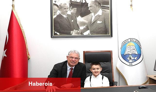 Lider Dalgıç, Çocuk Liderle Birlikte Yürüdü - Haberois Lider Dalgıç, Çocuk Liderle Birlikte Yürüdü