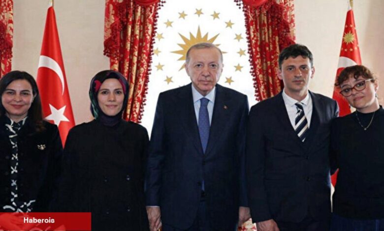 Lider Erdoğan, Mattia Ahmet Minguzzi'nin ailesiyle görüştü: Sürecin yakından takipçisiyiz - Haberois Lider Erdoğan, Mattia Ahmet Minguzzi'nin ailesiyle görüştü: Sürecin yakından takipçisiyiz