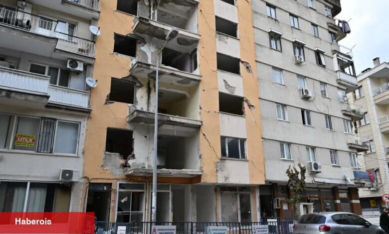 Manisa Şehzadeler'de riskli bina için harekete geçildi