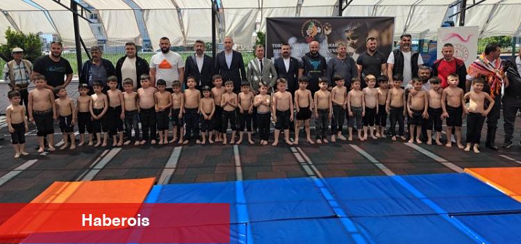 Minik pehlivanlar Antalya Kumluca’da mindere çıktı