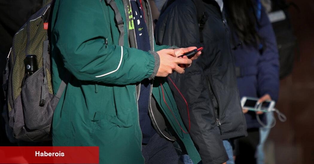 New York, Ulusal Harekete Katılan Okullarda Akıllı Telefonlar Yasağı