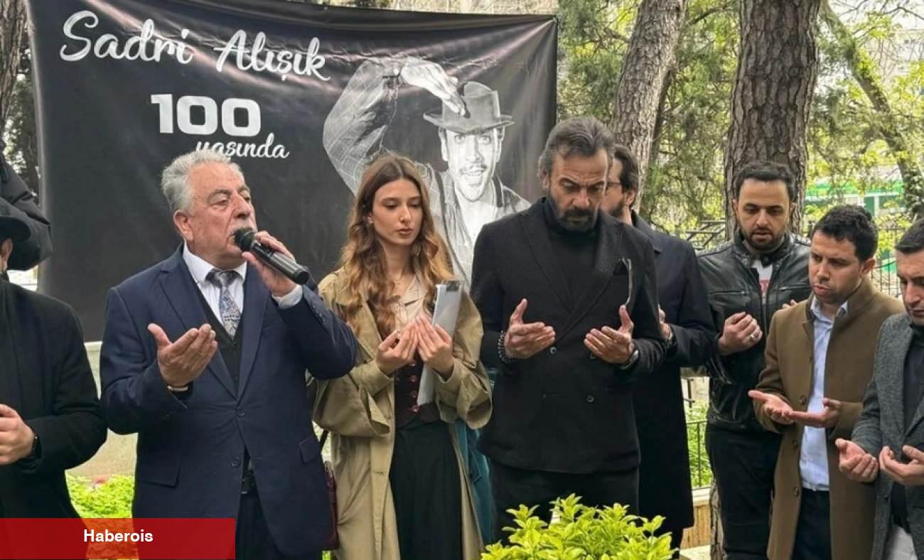 Sadri Alışık 100. doğum gününde mezarı başında dualarla anıldı
