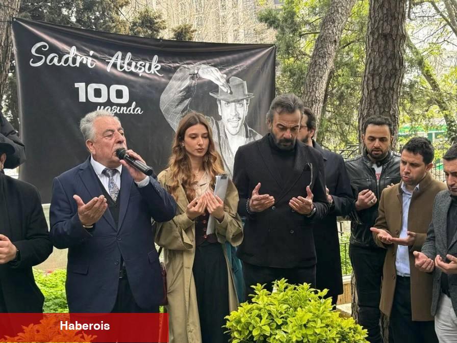 Sadri Alışık 100. doğum gününde mezarı başında dualarla anıldı