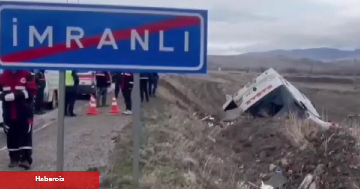 Sivas'ta otobüs devrildi: 2 ölü, 23 yaralı