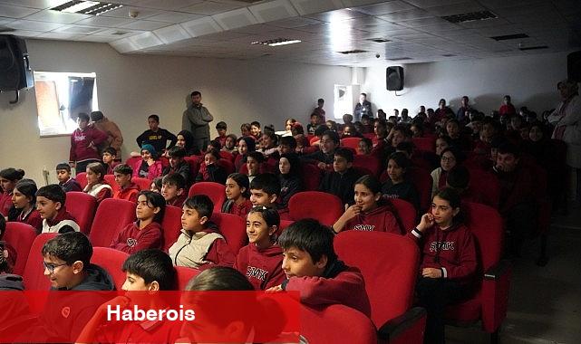 "Sürdür Abi" hem eğlendiriyor hem öğretiyor