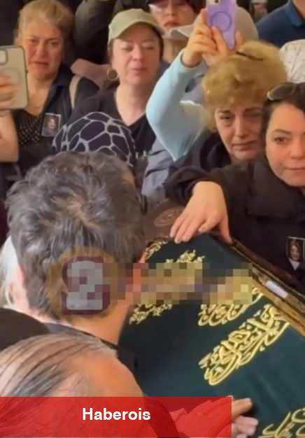 Tarkan gözyaşlarına boğuldu: Annesi Sevinç Tevetoğlu son seyahatine uğurlandı