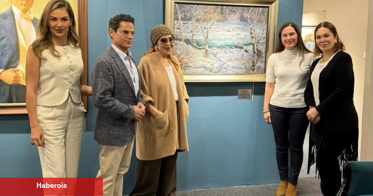 Türkan Şoray Atatürk'ün portresini gördüğünde duygusal anlar yaşadı