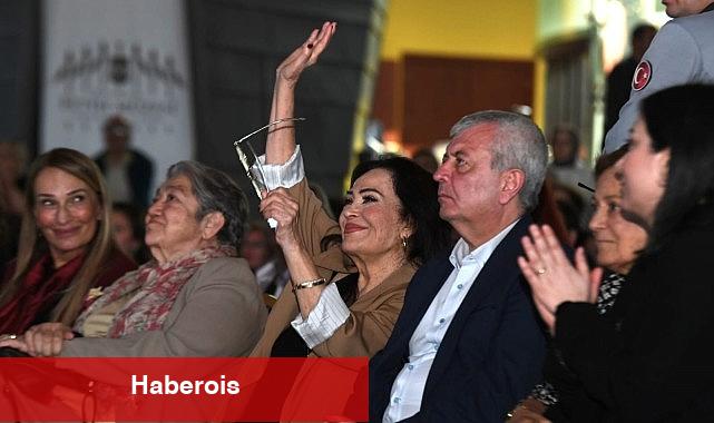 Türkan Şoray'a Osmangazi'de sevgi seli - Haberois Türkan Şoray'a Osmangazi'de sevgi seli