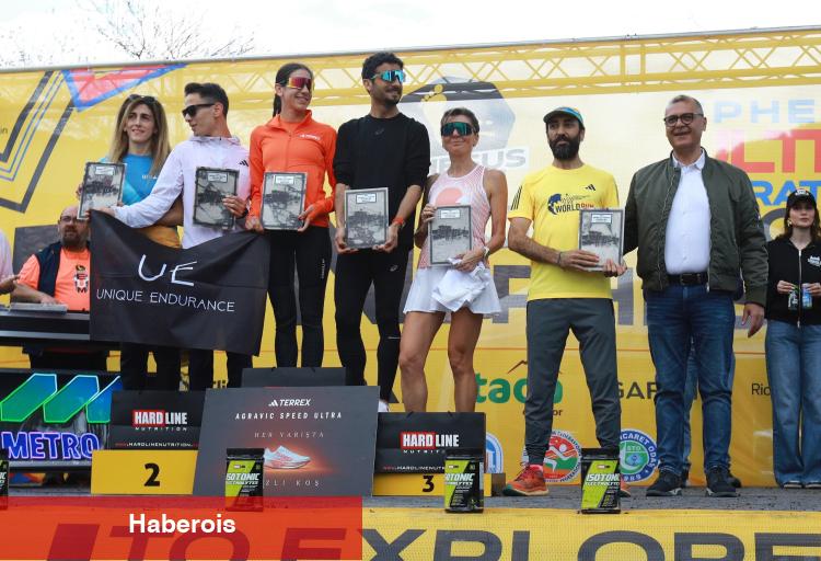 Yüzlerce sporcu İzmir Efes'te dünya mirasına koştu