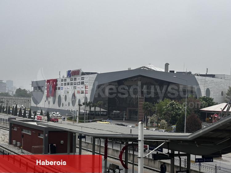 Zelzele sonrası Bursa’da o AVM'de endişe! AVM'deki çatlaklar korkuttu, uzmanlar uyardı!