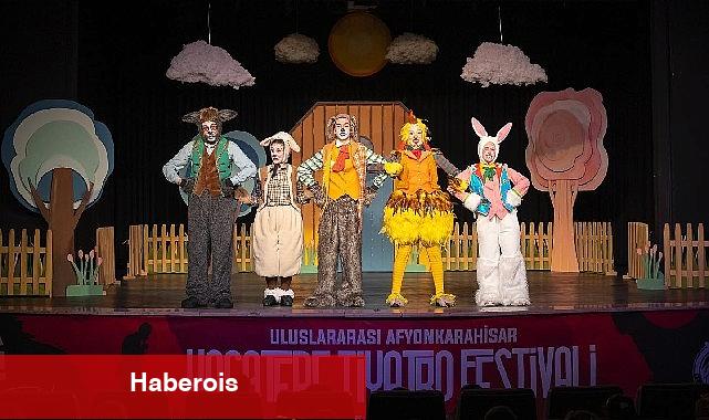 Alkışlar Karabağlar Kent Tiyatrosu'na - Haberois Alkışlar Karabağlar Kent Tiyatrosu'na