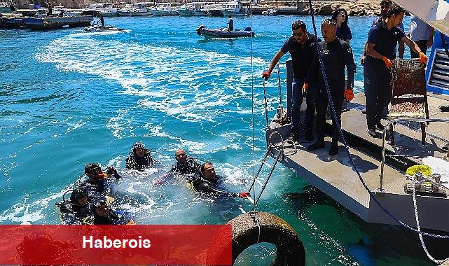Antalya Büyükşehir Belediyesi'nden Kaleiçi Yat Limanı'nda deniz taban paklığı