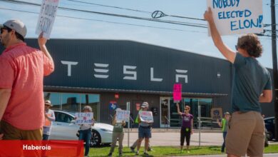 Austin Musk'u karşıladı. Şimdi garip (yeni bir şekilde).