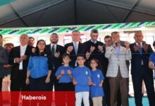 Bakan Bak: "Spor devrimi yaşanıyor"