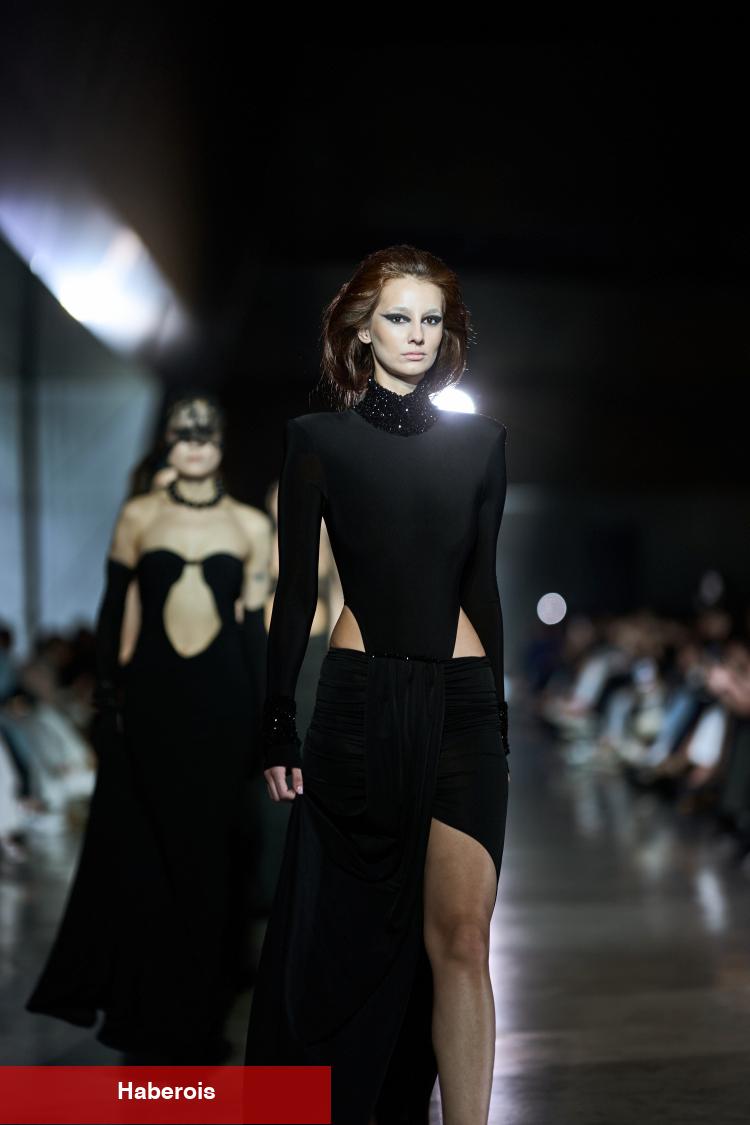 Bakü Fashion Week'te tüm gücüyle 'siyah' sahnede!