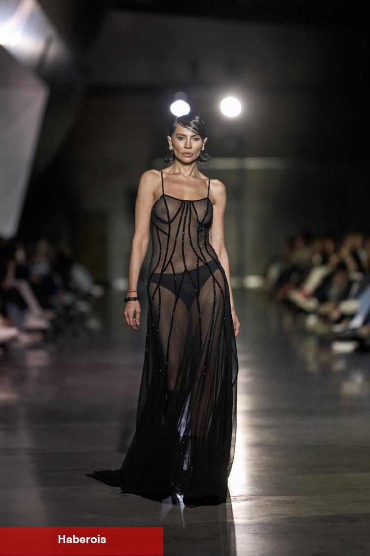 Bakü Fashion Week'te tüm gücüyle 'siyah' sahnede!