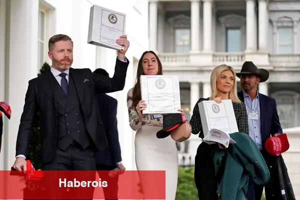Beyaz Saray, Adalet Bölümü'nü yönlendirirken, Bondi TV Messenger'ın rolünü benimser