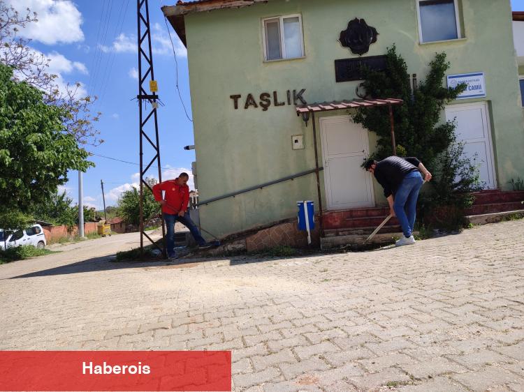 Bilecik'te mahalleli el ele verdi, cami baştan sona yenilendi