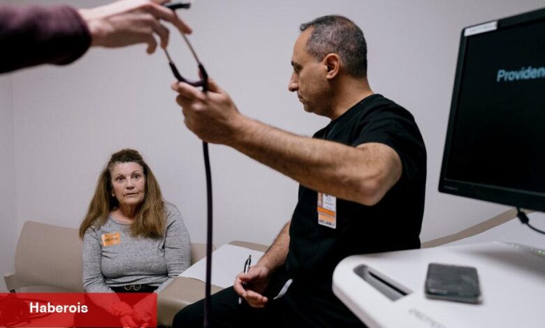 Bir LA doktorunun evi yandı. Şimdi komşulardaki yangınların etkilerini ele alıyor. - Haberois Bir LA doktorunun evi yandı. Şimdi komşulardaki yangınların etkilerini ele alıyor.
