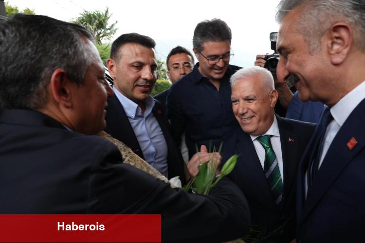 Bursa’da CHP lideri Özgür Özel’e coşkulu karşılama
