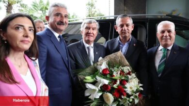 Bursa’da CHP lideri Özgür Özel’e coşkulu karşılama