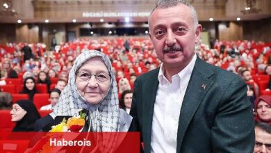 Büyükakın'dan annesine çiçekli kutlama