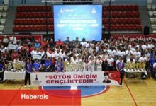 Celal Atik Spor Salonu'nda gençlik buluşması
