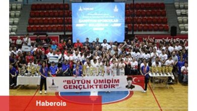 Celal Atik Spor Salonu'nda gençlik buluşması