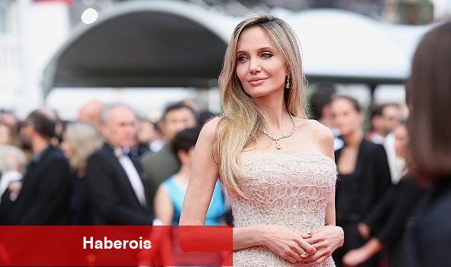 CHOPARD / Angelina Jolie - Marie Colomb - Finn Bennett - Caroline Scheufele / 78. Cannes Milletlerarası Sinema Şenliği - Haberois CHOPARD / Angelina Jolie - Marie Colomb - Finn Bennett - Caroline Scheufele / 78. Cannes Milletlerarası Sinema Şenliği