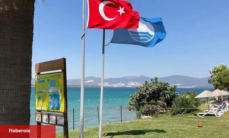 Denizlerimiz gururla dalgalanıyor! Türkiye Mavi Bayrakta birinci 3’te! - Haberois Denizlerimiz gururla dalgalanıyor! Türkiye Mavi Bayrakta birinci 3’te!
